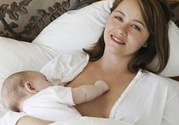 喂寶寶母乳用奶瓶好還是親自喂養好?