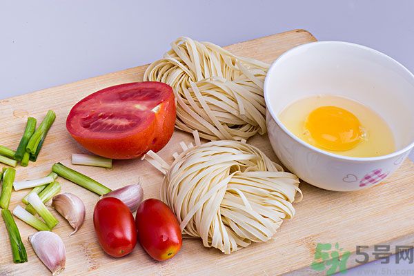 胃不好晚上吃面條好嗎？晚上吃面條容易消化嗎？