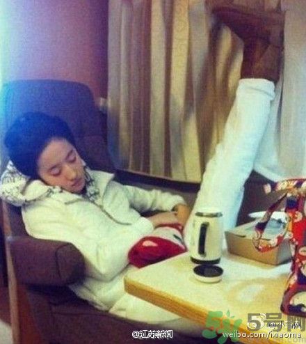 19歲女睡神走哪睡哪 發作性睡病能自愈嗎