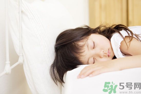 19歲女睡神走哪睡哪竟是病？什么是發(fā)作性睡病？