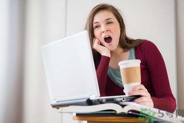 19歲女睡神走哪睡哪竟是病？什么是發(fā)作性睡病？