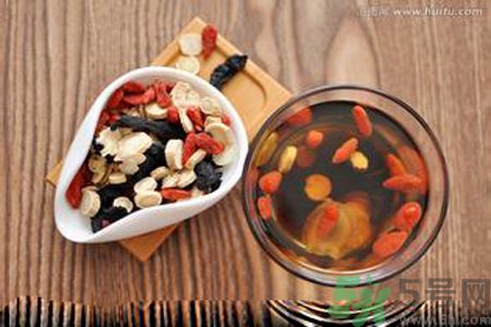 月經有血塊是怎么回事？月經有血塊怎么調理？