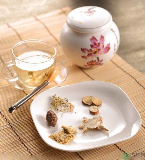月經有血塊是怎么回事？月經有血塊怎么調理？