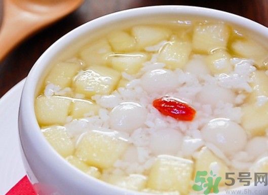 蘋(píng)果煮熟了還有營(yíng)養(yǎng)嗎？蘋(píng)果煮熟吃有什么好處？