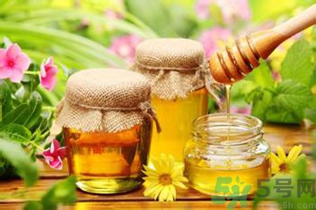 胃潰瘍可以喝蜂蜜嗎？服用蜂蜜要注意什么？