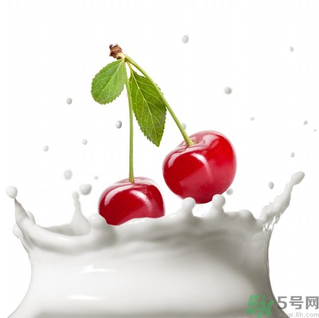 香蕉和牛奶可以一起吃嗎？牛奶可以和什么水果一起吃？
