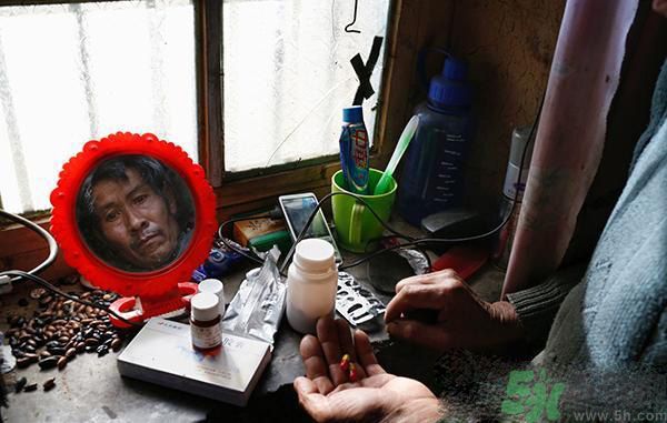 小鎮(zhèn)百人患塵肺病的原因是什么？塵肺病是什么病？