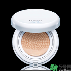 蘭芝氣墊bb13號跟21號哪個更白？蘭芝氣墊bb色差大嗎？