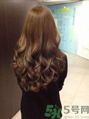 自己怎么吹卷發？吹卷發的小竅門？
