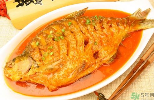 武昌魚是鳊魚嗎？武昌魚和鳊魚區別哪個好吃？