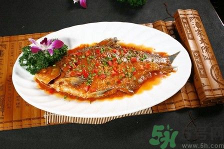 武昌魚是鳊魚嗎？武昌魚和鳊魚區別哪個好吃？