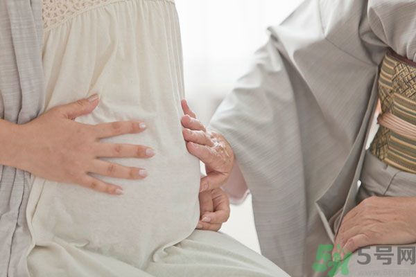 剖腹產和順產那種比較好？二者有什么不同？