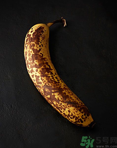 香蕉皮有黑點還能吃嗎？香蕉怎么保存不變黑？