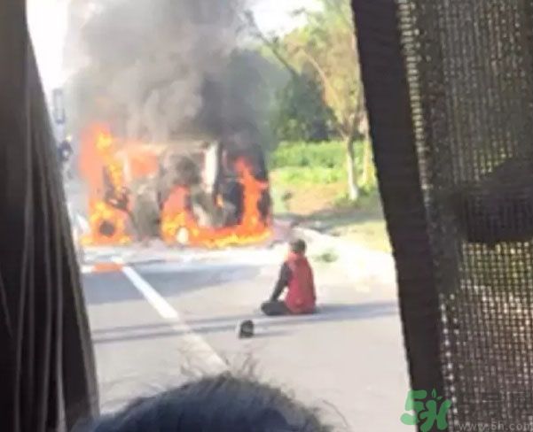 丈夫用盡全力推出妻子是怎么回事？ 遇到車禍我們如何自救？