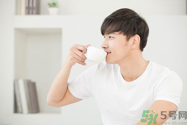 左撇子真的更聰明嗎？左撇子的優(yōu)勢與劣勢