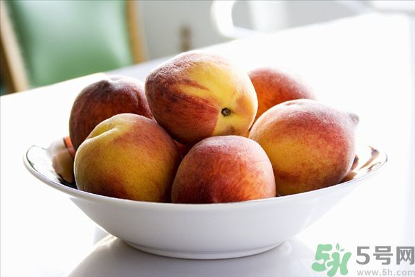 桃子上有紅點能吃嗎？桃子上有黑點可以吃嗎？