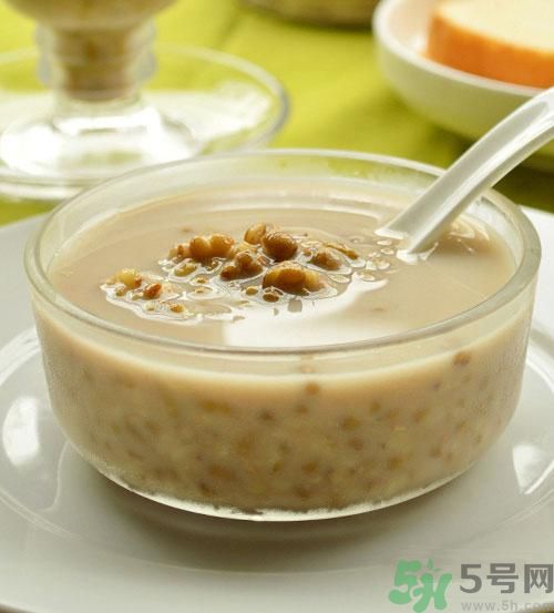 孩子發燒能吃冰淇淋嗎？感冒發燒可以吃雪糕嗎？
