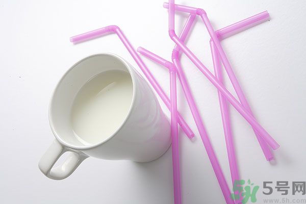 夏天運(yùn)動(dòng)后吃西瓜好嗎？夏天運(yùn)動(dòng)后喝什么解暑？
