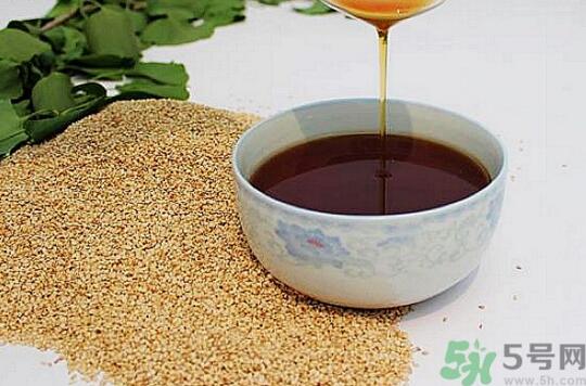 夏天小磨油要不要放冰箱？小磨油可不可以放冰箱？