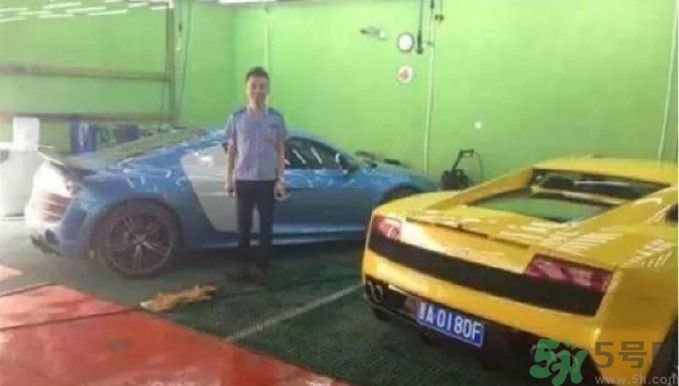 開蘭博基尼上下班的人是誰？開蘭博基尼上下班開的是哪輛公交車？