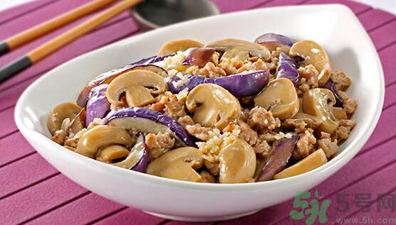 茄子可以炒蘑菇嗎？茄子炒蘑菇吃好嗎？