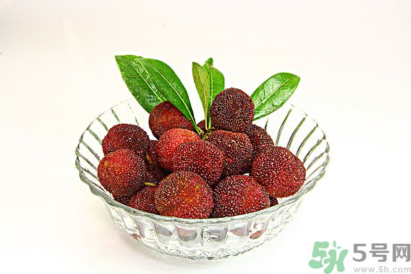 吃楊梅時可以喝茶嗎？吃楊梅時喝茶有什么壞處？