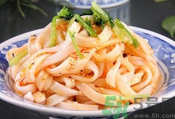 吃涼皮可以喝酸奶嗎？吃涼皮喝酸奶好不好？