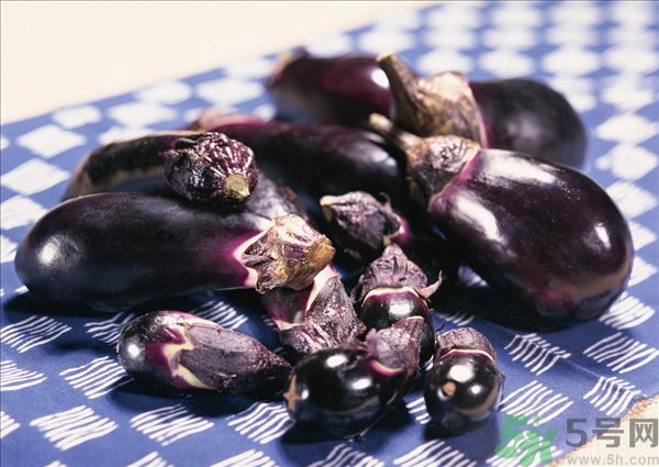 茄子里面發棕色能吃嗎？茄子里面有褐色能吃嗎？