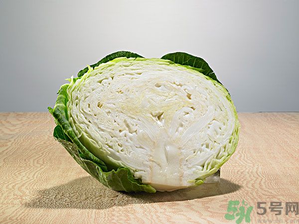 包菜外面爛了還能吃嗎？包菜里面有花可以吃嗎？