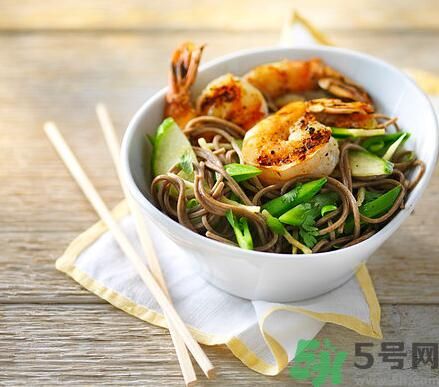 生菜可以和蝦一起吃嗎？生菜和蝦一起吃可以嗎？