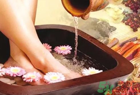 艾葉泡腳可以治風濕嗎?艾葉泡腳能治風濕嗎? 艾葉泡腳可以治風濕嗎?艾葉泡腳能治風濕嗎?
