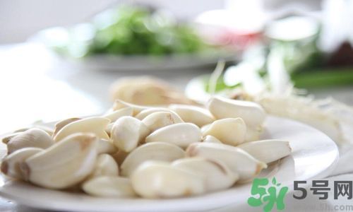 吃粽子時可以就大蒜嗎？粽子可以和大蒜一起吃嗎？