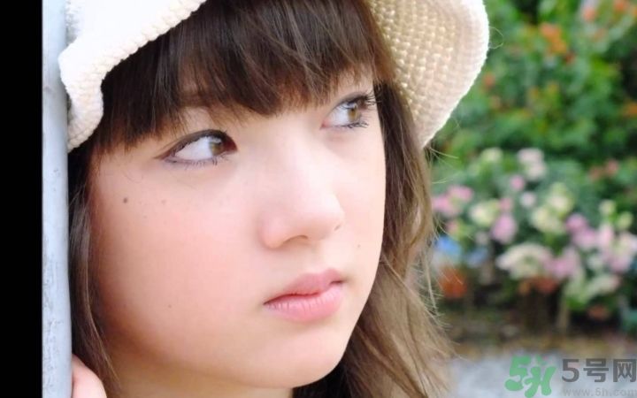 15歲變聲正常嗎？女生15歲才變聲正不正常？
