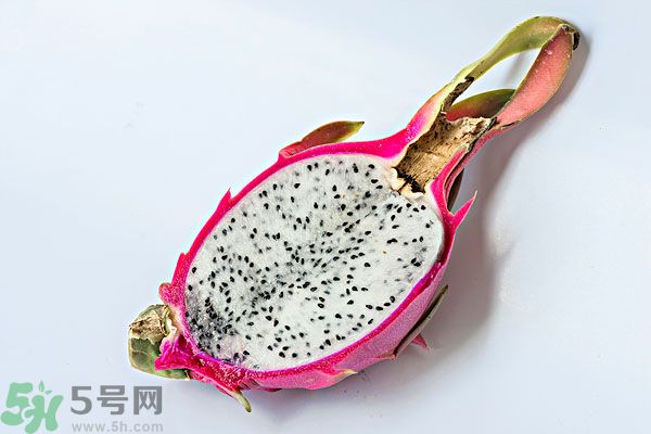 火龍果外面發霉了里面還能吃么？火龍果外皮爛了還能吃嗎？