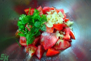 夏天秋葵怎么做好吃？秋葵在夏天怎么做？