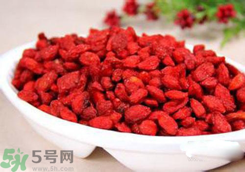 枸杞放久了變濕了可以吃嗎？枸杞放久了變黏了可以吃嗎？