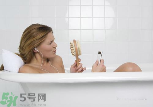 夏天一天洗幾次澡比較好？夏天一天洗幾次澡比較養(yǎng)生？
