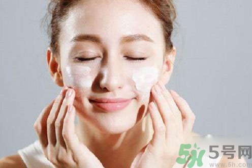 晚上怎么保養皮膚？晚上保養皮膚的方法