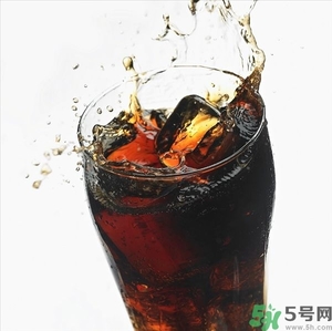 可樂第二天還可以喝嗎？隔夜的碳酸飲料可以喝嗎？
