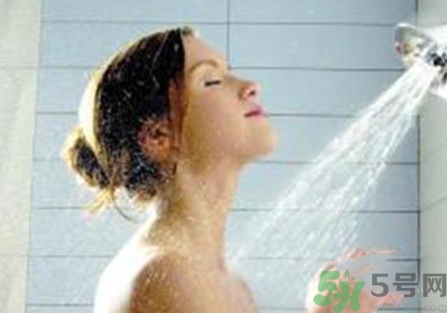夏天洗澡水溫多少合適？夏天洗澡水溫多少比較好？
