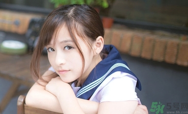 15歲月經(jīng)推遲二個(gè)月正常嗎？15歲兩個(gè)月沒(méi)來(lái)月經(jīng)是怎么回事？