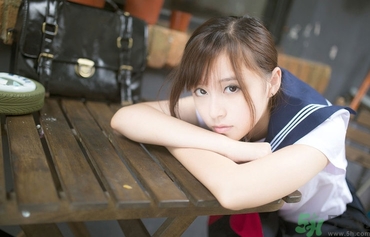 15歲月經(jīng)推遲二個(gè)月正常嗎？15歲兩個(gè)月沒(méi)來(lái)月經(jīng)是怎么回事？