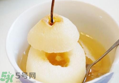 發燒可以喝冰糖雪梨嗎？發燒喝冰糖雪梨好嗎？