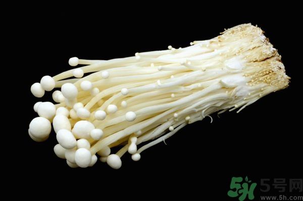 金針菇發(fā)霉了能吃嗎？金針菇長(zhǎng)白毛還能吃嗎？