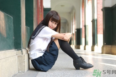 13歲來月經(jīng)正常嗎？13歲大便出血是怎么回事？
