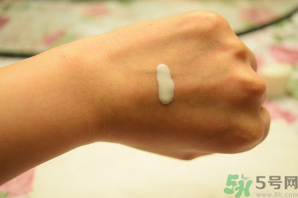 安耐曬和碧柔哪個好？安耐曬防曬霜和碧柔防曬霜哪個好？