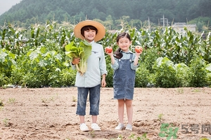 8歲男孩標(biāo)準(zhǔn)身高體重是多少？8歲女生標(biāo)準(zhǔn)身高體重是多少？