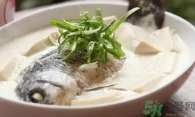 煲湯用冷水還是熱水?煲湯用開(kāi)水還是冷水?