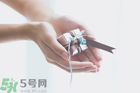 七夕和老婆怎么過(guò)？七夕送老婆什么禮物？