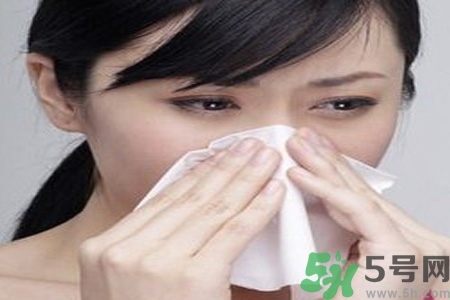 過(guò)敏性鼻炎的發(fā)病因素是什么？過(guò)敏性鼻炎的并發(fā)癥有哪些？
